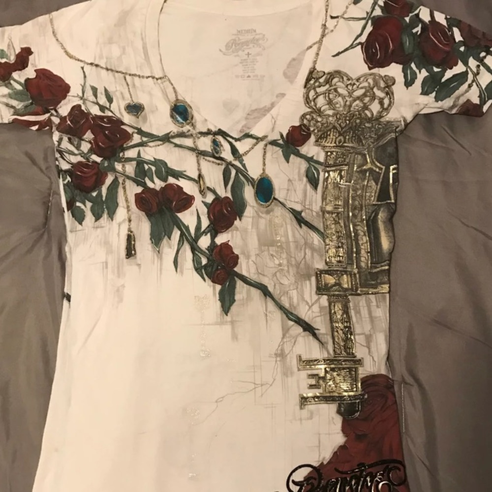 Woman’s remetee t-shirt